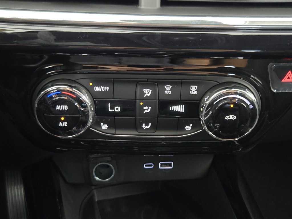 New 2026 Chevrolet Trax RS w/ Sunroof Package FWD image 20