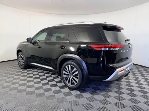 Used 2022 Nissan Pathfinder Platinum w/ Cargo Package FWD image 10