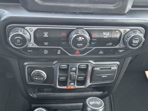 Certified 2021 Jeep Wrangler Unlimited Sahara AWD/4WD image 23