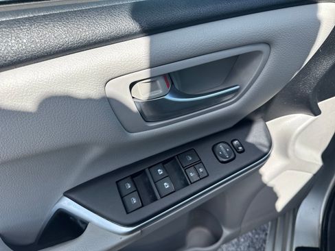 Used 2017 Toyota Camry SE w/ Moonroof Package image 14