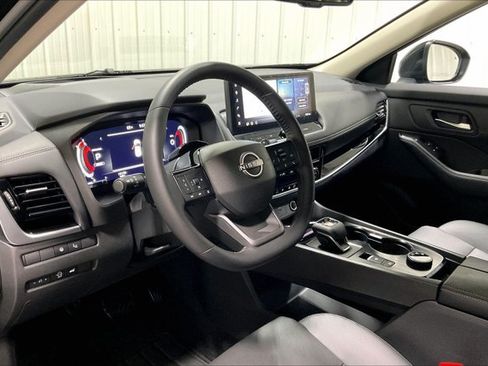 Used 2025 Nissan Rogue SL w/ Tech Package AWD/4WD image 14