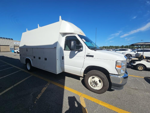 Used 2023 Ford E-450 and Econoline 450 Super Duty w/ Power Windows & Locks Group RWD image 1