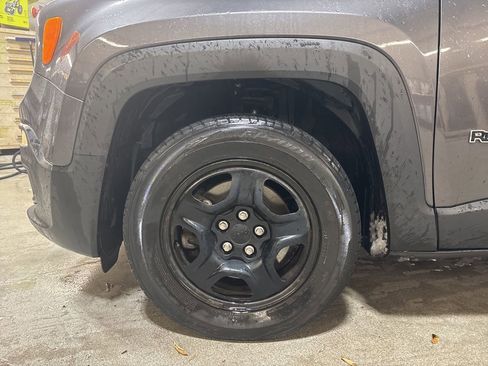 Used 2018 Jeep Renegade Sport w/ Power & Air Group image 31