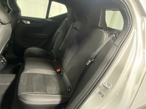 Used 2025 Volvo XC40 B5 Plus image 13