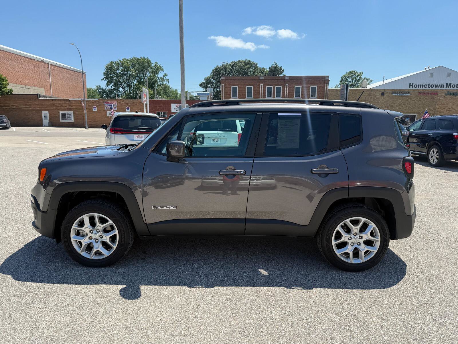Used 2017 Jeep Renegade Latitude w/ Cold Weather Group AWD/4WD image 8