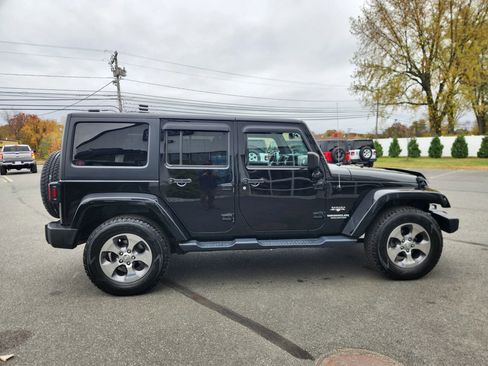 Used 2017 Jeep Wrangler Unlimited Sahara w/ Connectivity Group image 19
