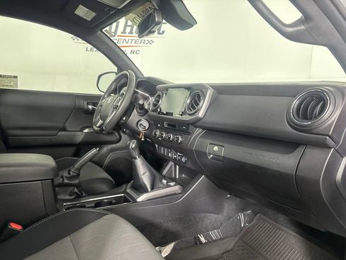 Used 2023 Toyota Tacoma TRD Sport AWD/4WD image 30