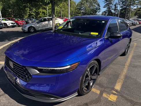 Used 2023 Honda Accord Sport image 3