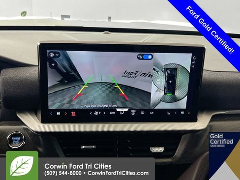 Certified 2025 Ford Explorer Platinum w/ Ultimate Package image 21