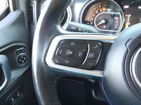 Used 2022 Jeep Wrangler Unlimited Sahara AWD/4WD image 34