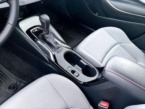 Used 2025 Toyota Corolla SE w/ Convenience Package FWD image 17