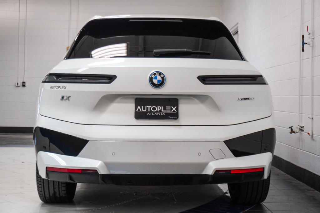 Used 2024 BMW iX xDrive50 w/ Sport Package AWD/4WD image 31