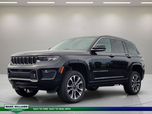 Used 2022 Jeep Grand Cherokee Overland w/ Luxury Tech Group IV AWD/4WD image 8
