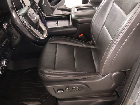 Used 2021 GMC Yukon XL Denali w/ Denali Premium Package AWD/4WD image 11