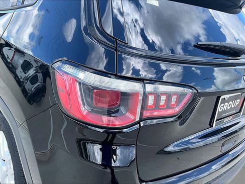 Used 2017 Jeep Compass Sport w/ Tech Group FWD image 27