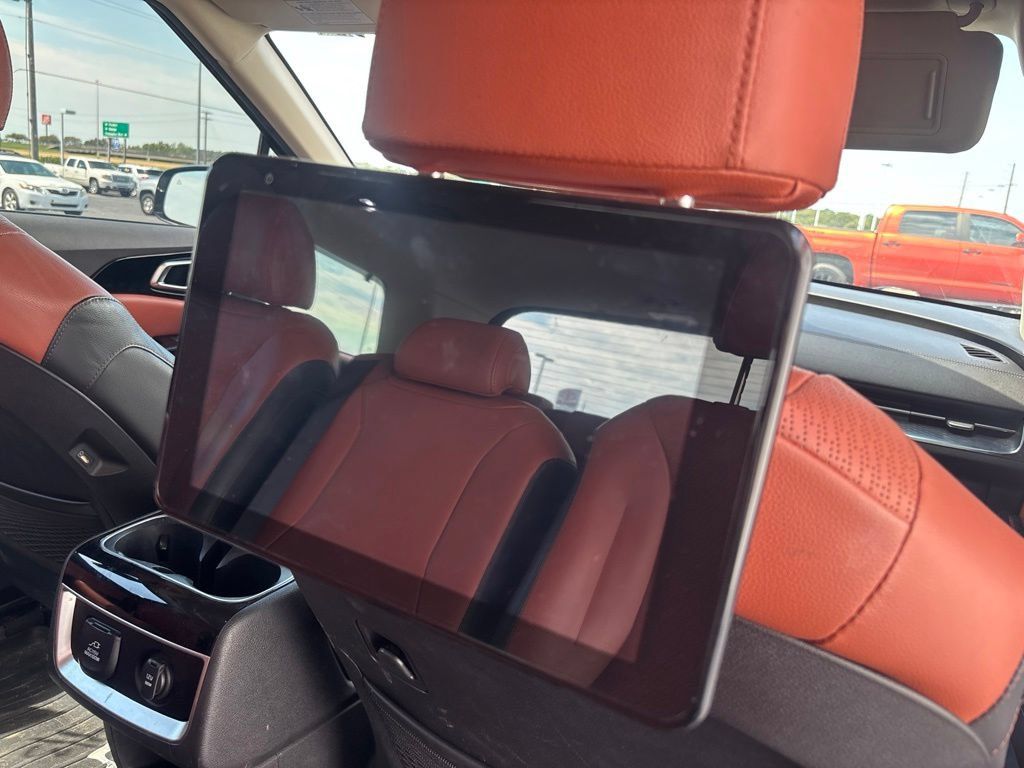 Used 2023 Kia Carnival SX Prestige FWD image 31