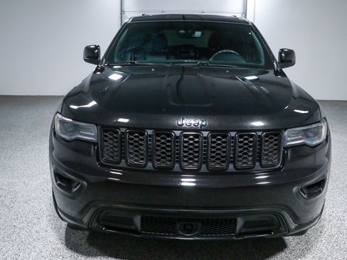 Used 2021 Jeep Grand Cherokee Laredo X RWD image 4