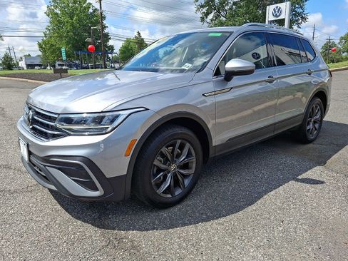 Certified 2024 Volkswagen Tiguan SE AWD/4WD image 3