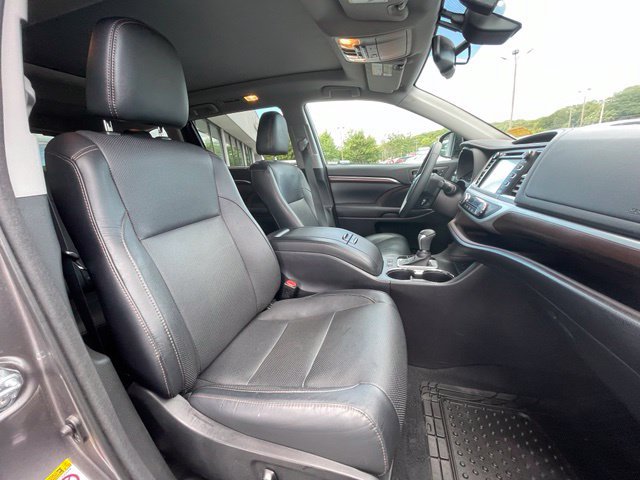 Used 2016 Toyota Highlander Limited Platinum AWD/4WD image 31