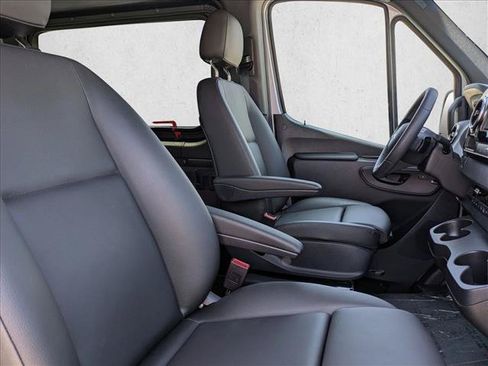 Used 2025 Mercedes-Benz Sprinter 2500 image 20