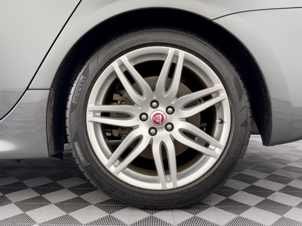 Used 2019 Jaguar XJ R-Sport RWD image 13