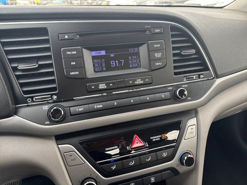 Used 2017 Hyundai Elantra SE FWD image 23