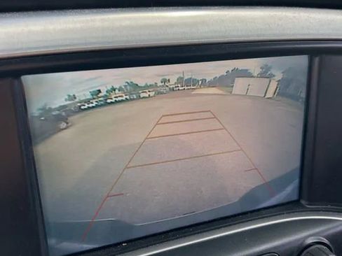 Used 2018 GMC Sierra 1500 SLT w/ Enhanced Driver Alert Package image 16