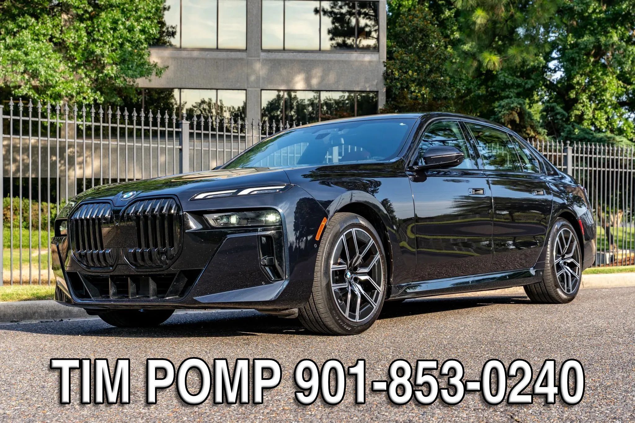 Used 2023 BMW 760i xDrive AWD/4WD image 1