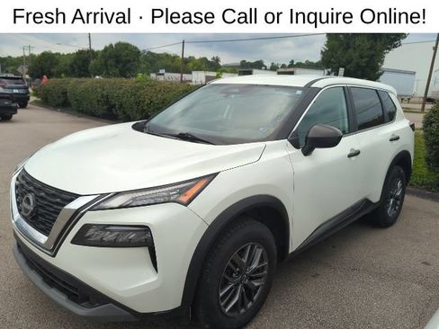 Used 2023 Nissan Rogue S AWD/4WD image 2