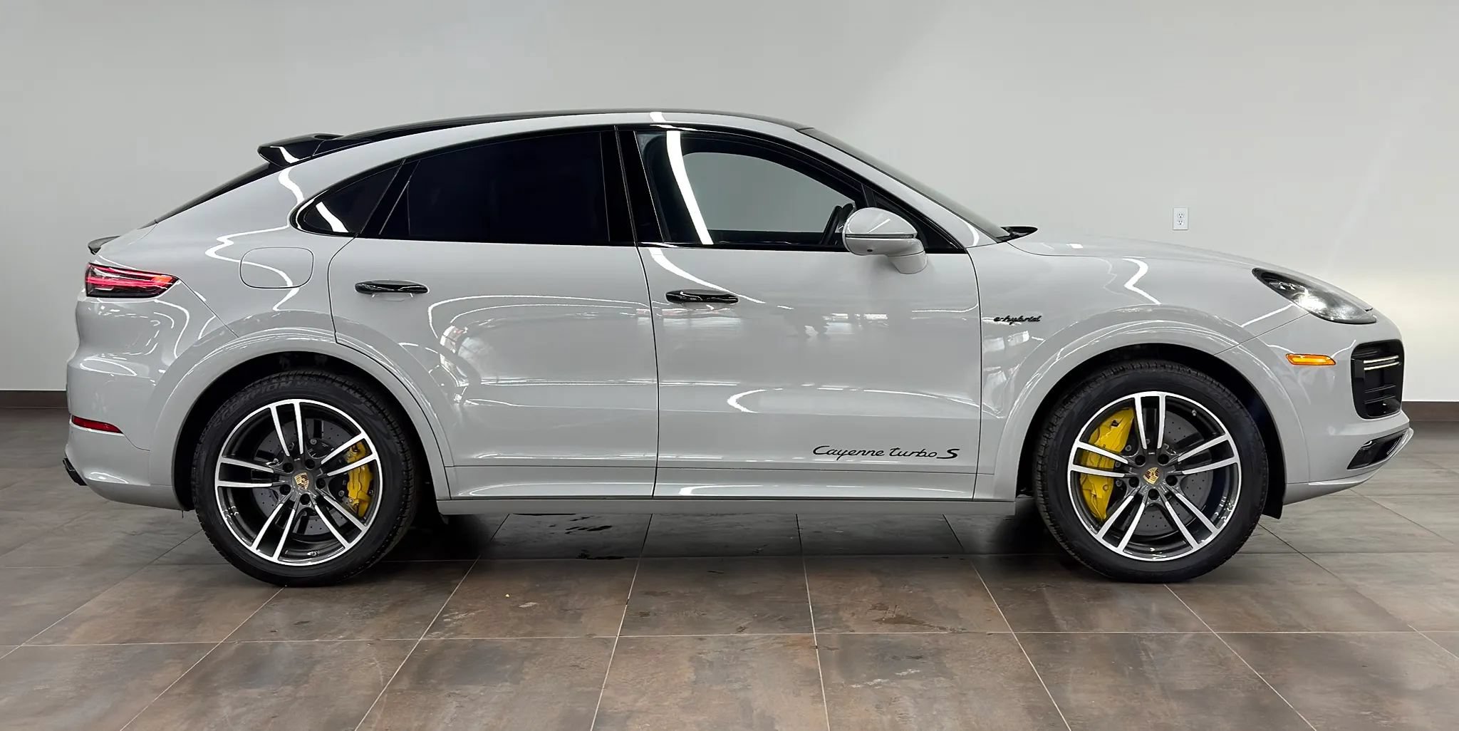 Used 2022 Porsche Cayenne Turbo S w/ Assistance Package AWD/4WD image 8