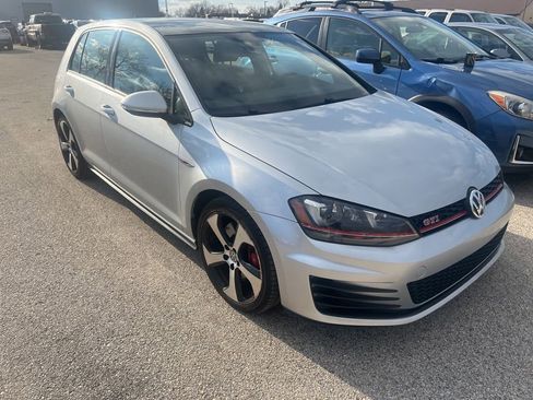 Used 2017 Volkswagen GTI SE image 1