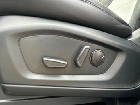 Used 2023 Ford Explorer XLT w/ Equipment Group 202A AWD/4WD image 23