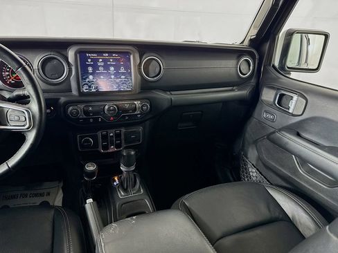Used 2018 Jeep Wrangler Unlimited Sahara image 27