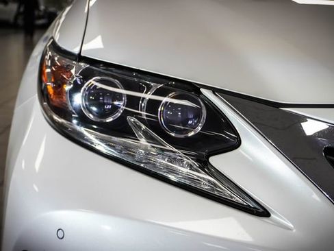 Used 2018 Lexus ES 300h w/ Navigation Package image 27