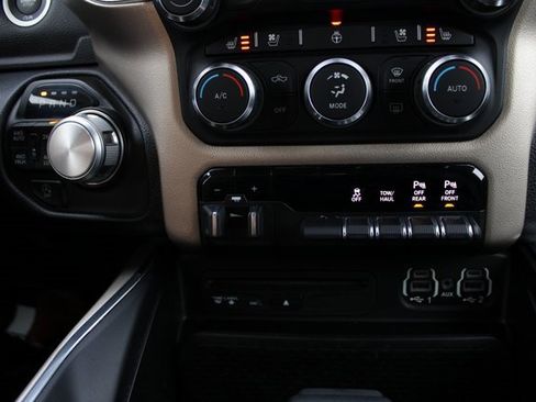 Used 2019 RAM 1500 Laramie image 25