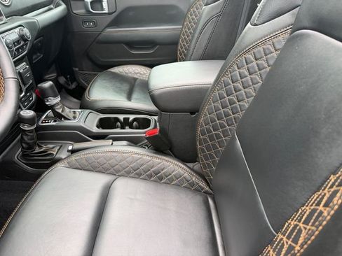 Used 2023 Jeep Wrangler Unlimited Sahara AWD/4WD image 15