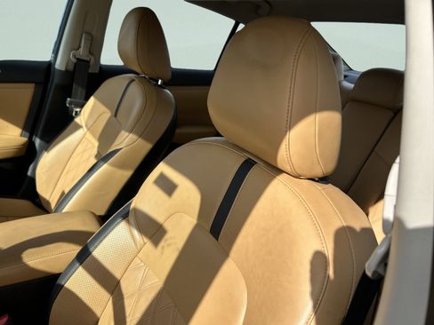 Used 2025 Nissan Sentra SV w/ SV Premium Package image 12