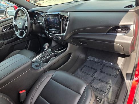 Used 2023 Chevrolet Traverse LT FWD image 16