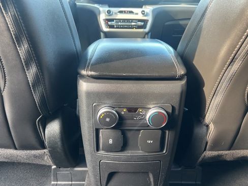 Used 2022 Ford Explorer XLT w/ Equipment Group 202A image 18