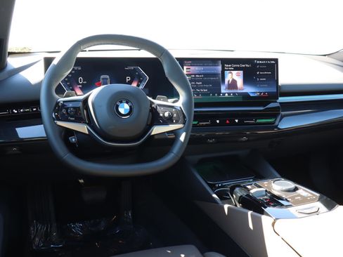 Used 2025 BMW 530i image 9