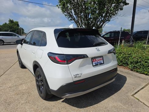 Used 2024 Honda HR-V Sport image 9