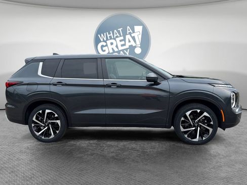 Used 2024 Mitsubishi Outlander SE AWD/4WD image 2
