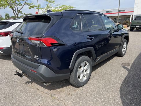 Used 2021 Toyota RAV4 XLE AWD/4WD image 4