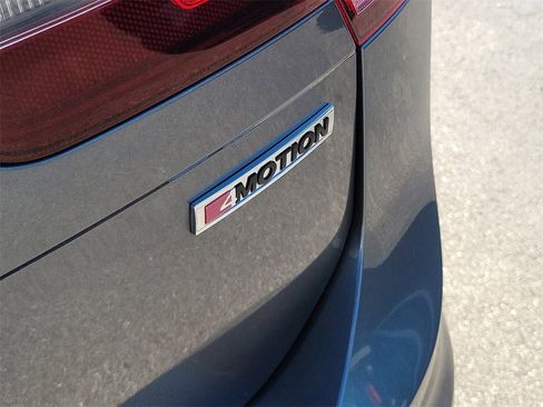 Used 2021 Volkswagen Tiguan SE R-Line image 8