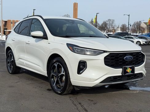 Used 2023 Ford Escape ST-Line Elite image 2