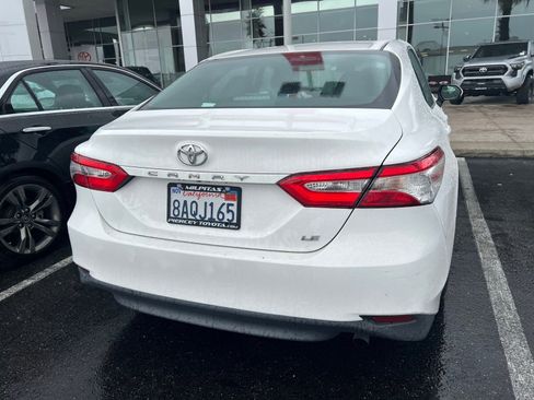 Used 2018 Toyota Camry LE image 5