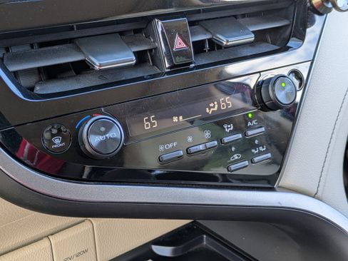 Used 2022 Toyota Camry XLE w/ Navigation Upgrade Package image 24