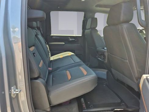 Used 2025 GMC Sierra 2500 AT4 w/ AT4 Premium Plus Package AWD/4WD image 18