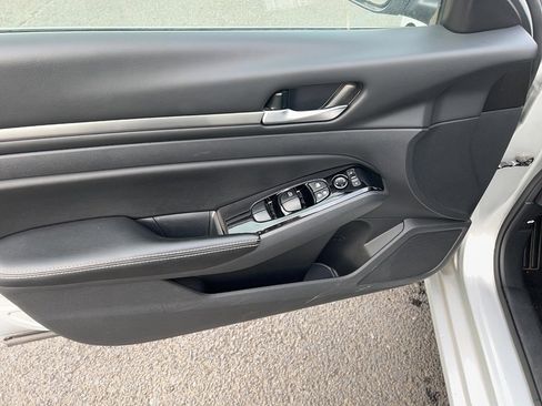 Used 2023 Nissan Altima 2.5 SV image 11