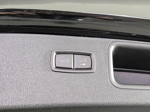 Certified 2026 Porsche Macan AWD/4WD image 18
